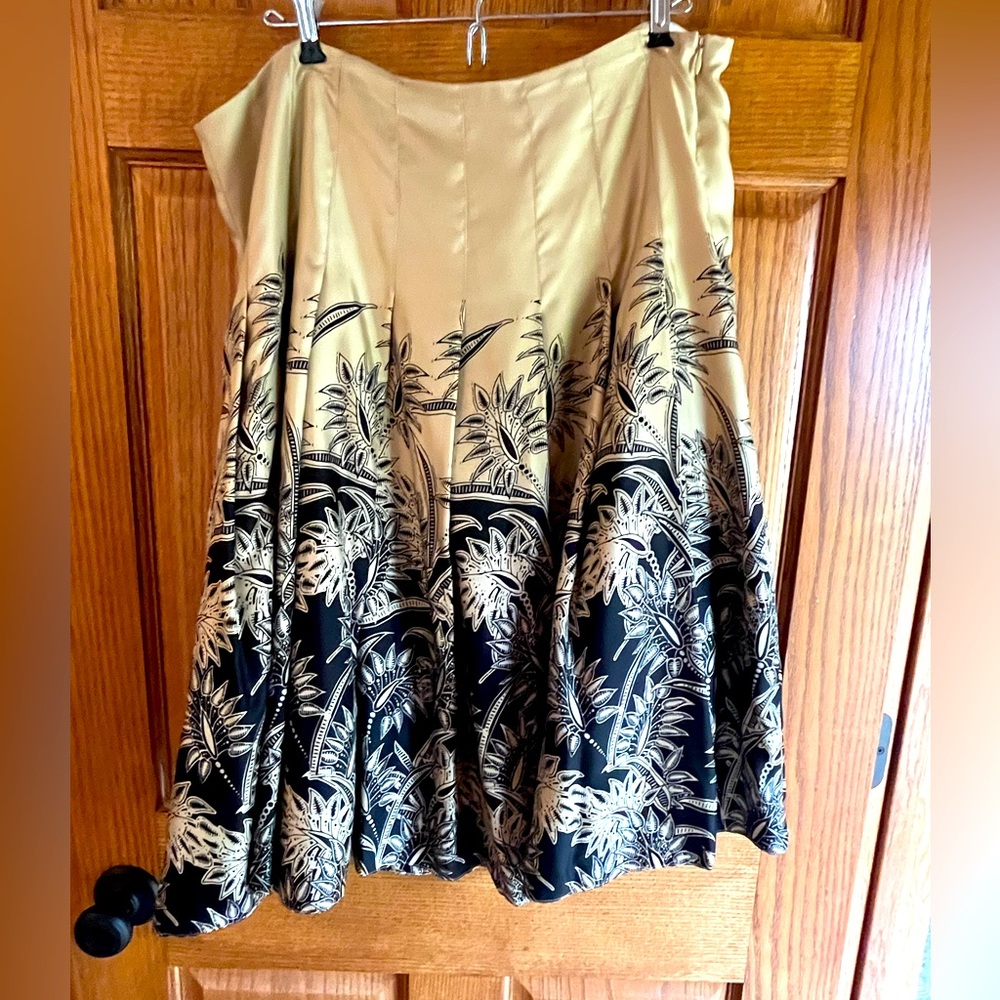 Black and Beige Floral Skirt Jones NY Collection Size 16 Silk Lined Zipper